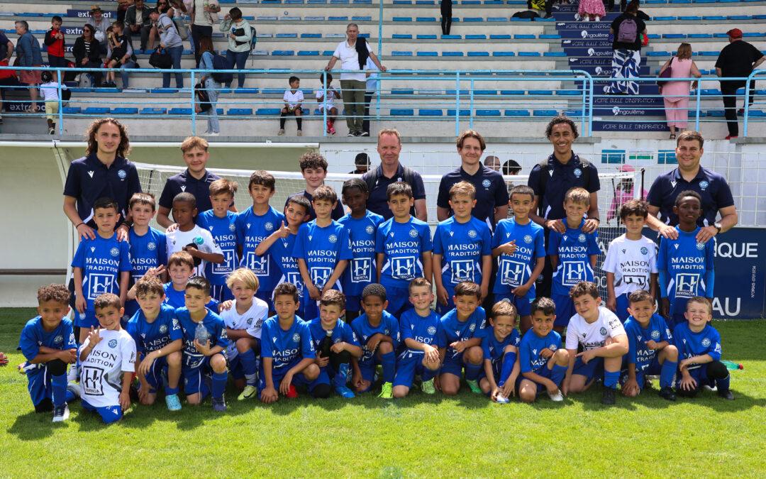 𝐒𝐭𝐚𝐠𝐞 𝐁𝐥𝐞𝐮 𝐁𝐥𝐚𝐧𝐜 𝐅𝐨𝐨𝐭 ! 💙🤍